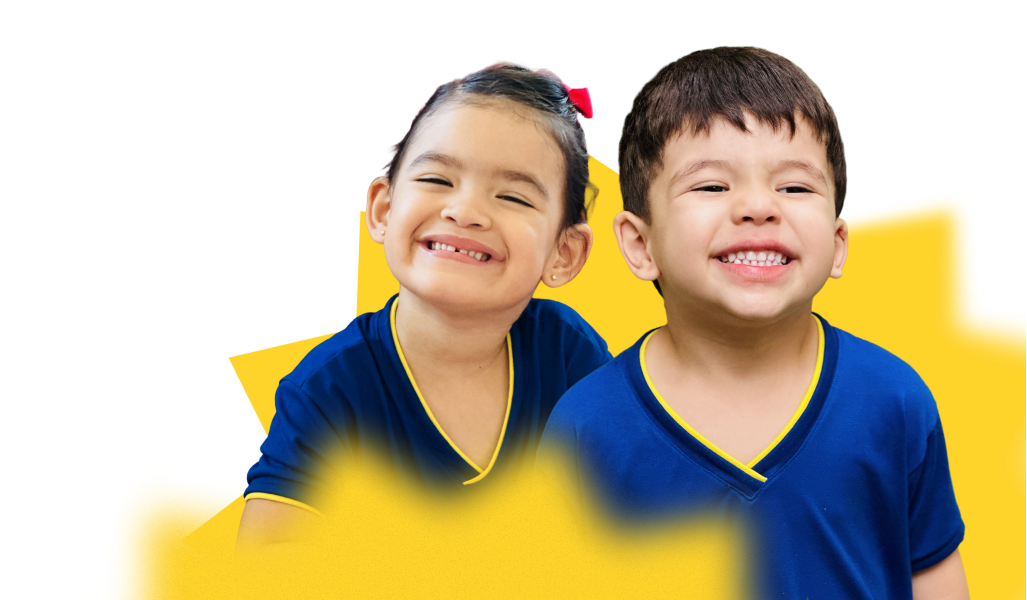 Alunos do Colégio CRER sorrindo